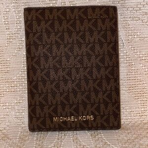 New In Package Michael Kors Jet Set Passport Cover Brown Acorn